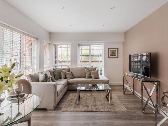 Holmes Park, North Street, Horsham RH12, 1 bed flat to rent, £1,300 pcm | PrimeLocation