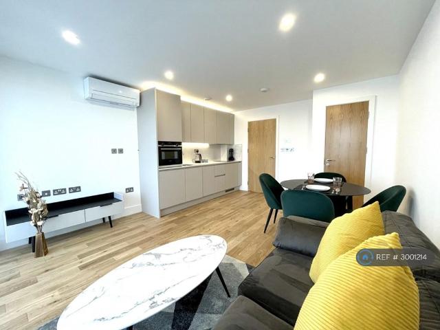 Holmes Road, London, NW5 1 bed flat to rent £2,500 pcm £577 pw