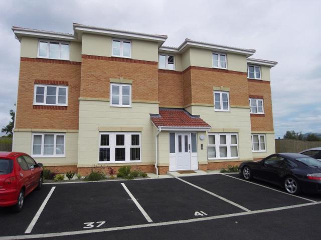 Holmescroft Chase, Summerfields, Westhoughton BL5, 2 bed flat to rent, £800 pcm | PrimeLocation