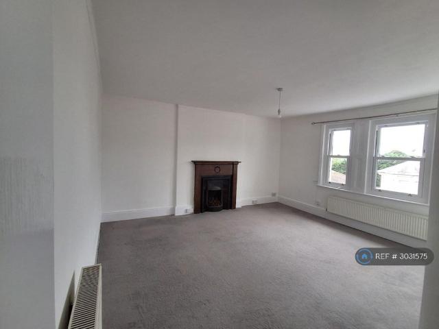 Holmesdale Gardens, Hastings, TN34 2 bed flat to rent £1,150 pcm £265 pw