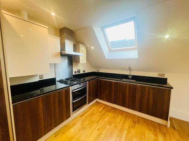 Holmesdale Road, Reigate RH2, 2 bed flat to rent, £1,550 pcm | PrimeLocation