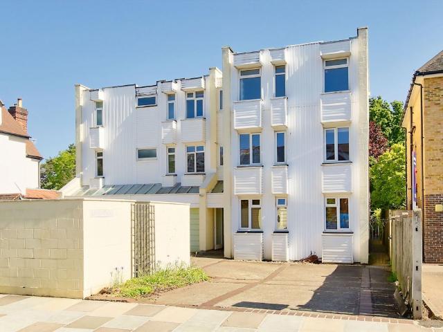 Holmesdale Road, Teddington TW11, 2 bed flat to rent, £1,900 pcm | PrimeLocation