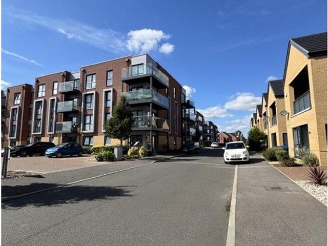 Holmesley Road, Borehamwood WD6, 2 bed flat to rent, £1,850 pcm | PrimeLocation