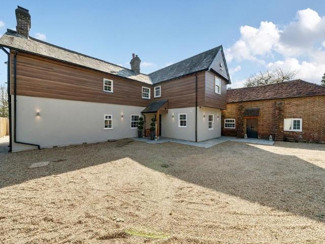Holmewood Ridge Langton Green TN3 5 bed detached house to rent £6,250 pcm £1,442 pw