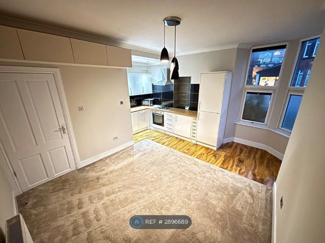 Holmhead Place, Glasgow G44, 2 bed flat to rent, £1,050 pcm | PrimeLocation