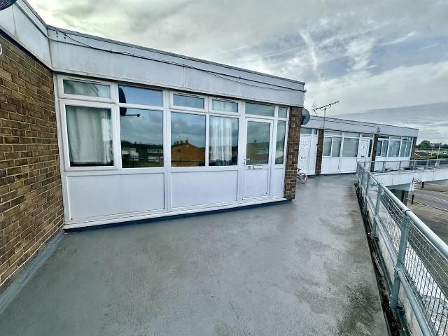 Holmleigh Parade, Tuffley, Gloucester GL4, 2 bed flat to rent, £900 pcm | PrimeLocation