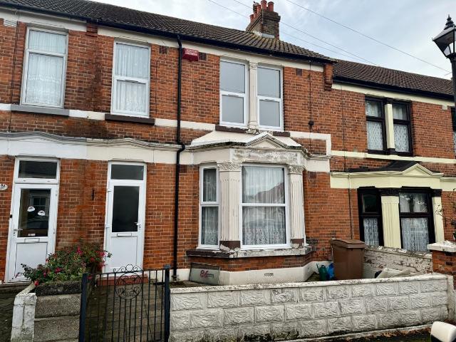 Holmside, Gillingham ME7, 3 bed town house to rent, £1,395 pcm | PrimeLocation