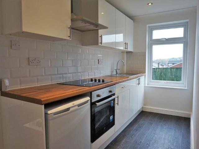 Holmsley Walk, Oulton, Leeds, LS26 8SJ Studio to rent £775 pcm £179 pw
