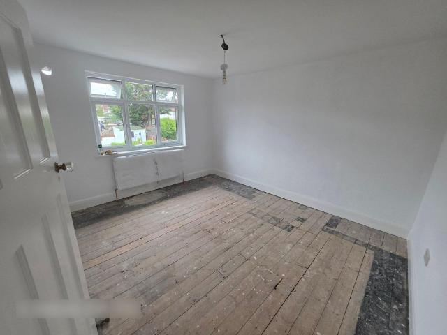 Holmstall Avenue