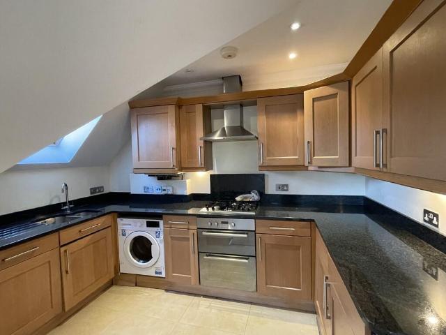 Holmwood Corner Surgery, Cromwell Avenue, London, KT3 6DR, United Kingdom | 2 bed apartment for rent #136960326 | Rentberry