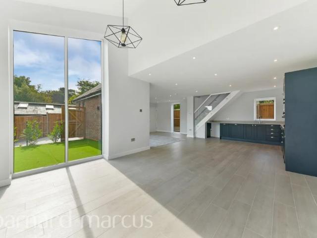 Holmwood Close, Cheam