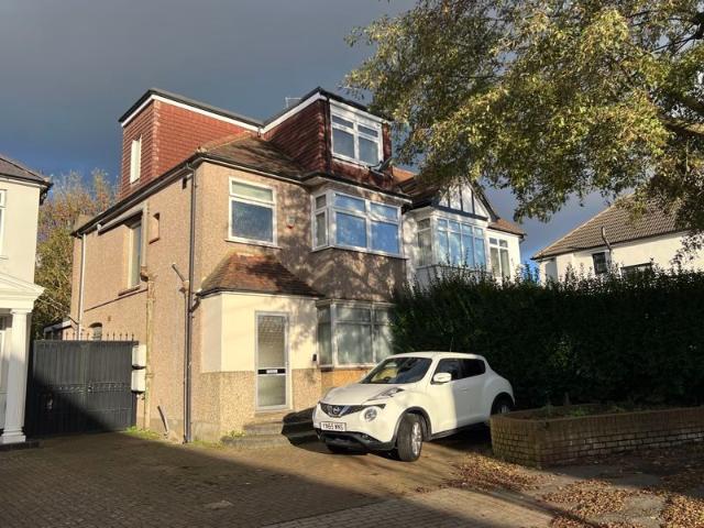 Holmwood Grove, Mill Hill NW7, 1 bed property to rent, £1,300 pcm | PrimeLocation