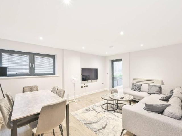 Holocene Court, The Hyde, Colindale, NW9 3 bed apartment to rent £3,046 pcm £703 pw