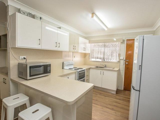 Hop on Into Henry Street! Partly Furnished
