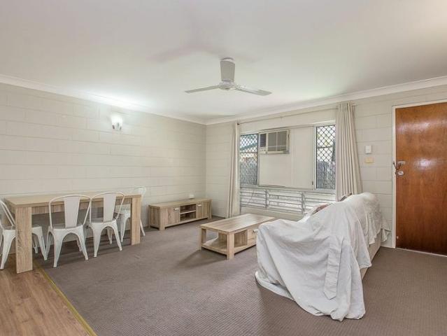 Hop on Into Henry Street! Partly Furnished