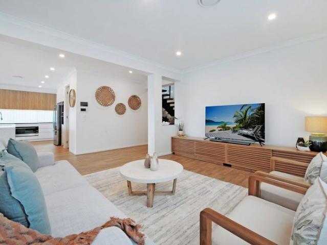 Hope Island Masterpiece Furnished waterfront home