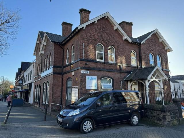 Hope Road, Sale M33 1 bed apartment to rent £850 pcm £196 pw