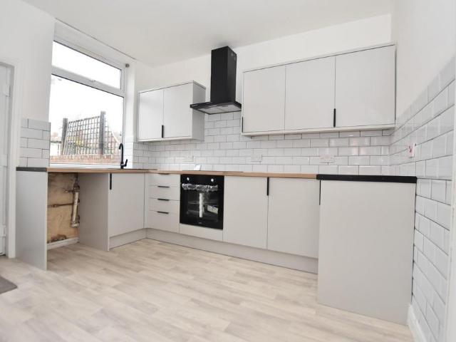 Hope Street, Brampton, Chesterfield 2 bed semi detached house to rent £800 pcm £185 pw