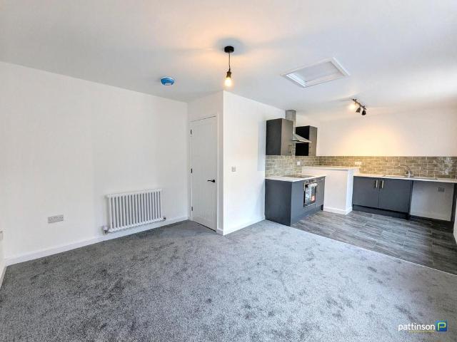 Hope Street, Crook, Durham, DL15 9HS 2 bed flat to rent £575 pcm £133 pw