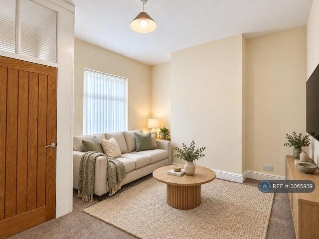 Hope Street, Dukinfield, SK16 2 bed terraced house to rent £1,000 pcm £231 pw