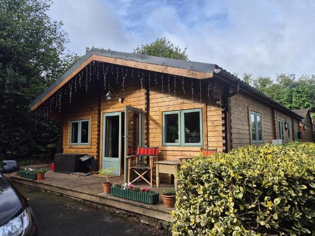 Hope Under Dinmore HR6 2 bed detached bungalow to rent £895 pcm £207 pw