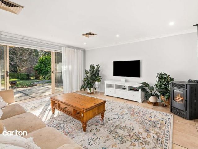 HOPEWOOD SPACIOUS FAMILY HOME ON ONE ACRE
