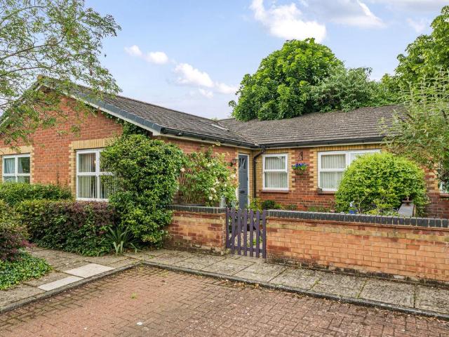 Hopkins Court, Oxford 2 bed bungalow to rent £1,795 pcm £414 pw