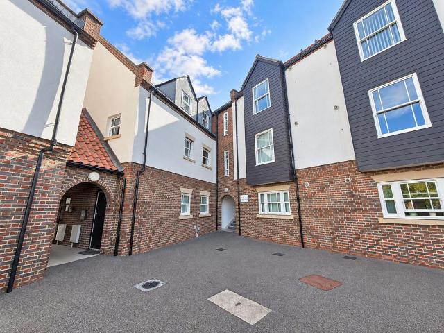 Hopmans Court, King's Lynn PE30 1 bed apartment to rent £700 pcm £162 pw