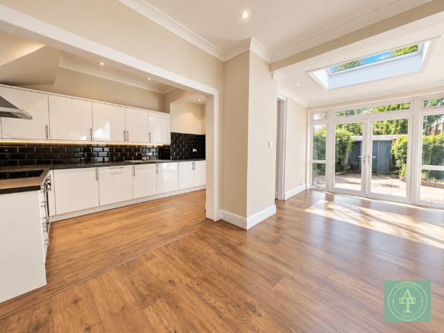 Hoppers Road, Winchmore Hill, London. 3 bed terraced house to rent £2,500 pcm £577 pw