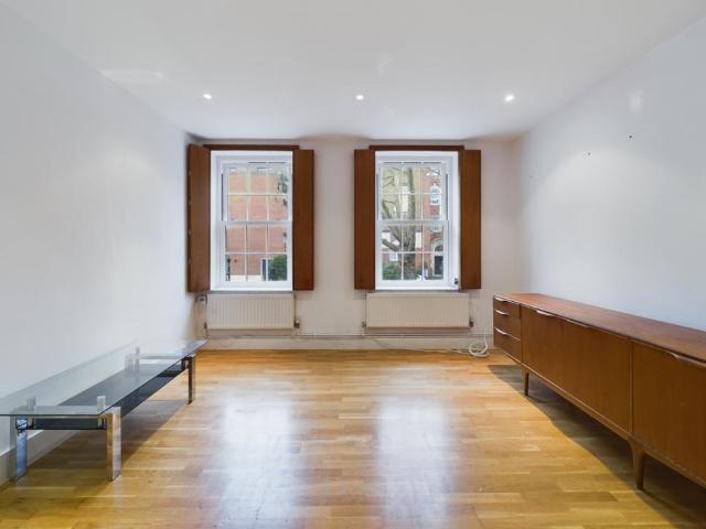 Hortensia Street London SW10 2 bed flat to rent £3,683 pcm £850 pw
