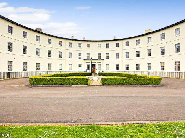 Horton Road, GRH Gloucestershire. 2 bed flat to rent £975 pcm £225 pw