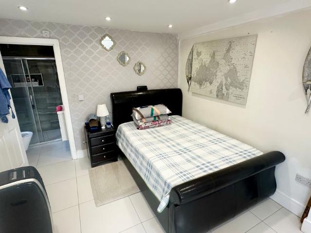 Horton Road, Slough SL3, Studio to rent, £1,100 pcm | PrimeLocation