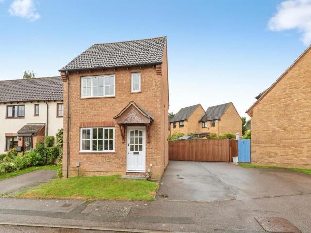 Horace Gay Gardens, Letchworth Garden. 2 bed end of terrace house to rent £1,450 pcm £335 pw