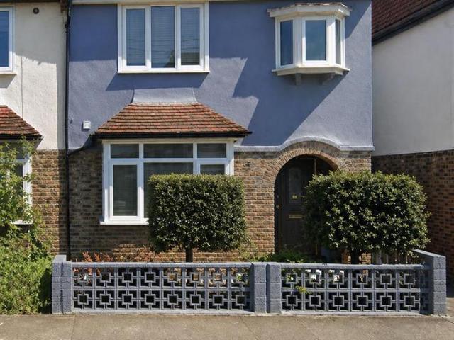 Horace Road, Kingston Upon Thames Studio to rent £1,045 pcm £241 pw