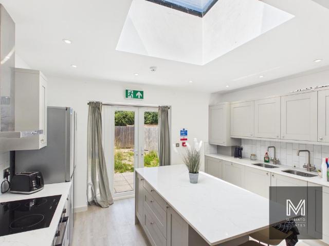Horfield, Bristol BS7 6 bed semi detached house to rent £3,720 pcm £858 pw