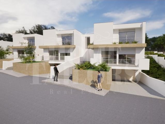 Horizonte Verde Condomínio privado, composto por 7 Moradias T3+1, com piscina e parque infantil