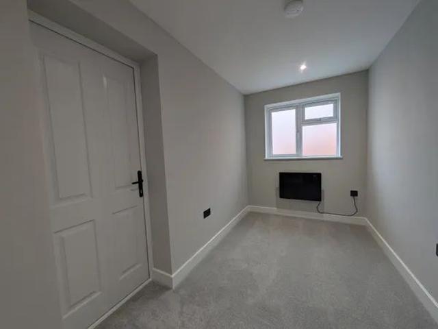 Horley 2 bedroom flat to rent