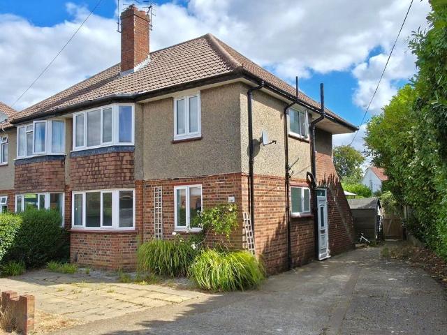 Horley, Surrey RH6, 2 bed maisonette to rent, £1,500 pcm | PrimeLocation