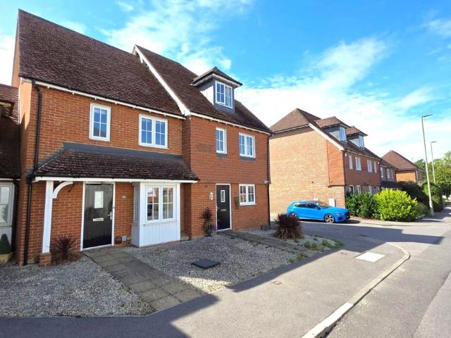 Horley, Surrey RH6, 3 bed end terrace house to rent, £2,100 pcm | PrimeLocation