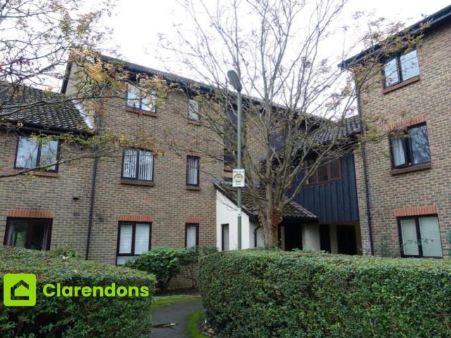 Rickwood, Horley, Surrey RH6, Studio to rent, £1,000 pcm | PrimeLocation