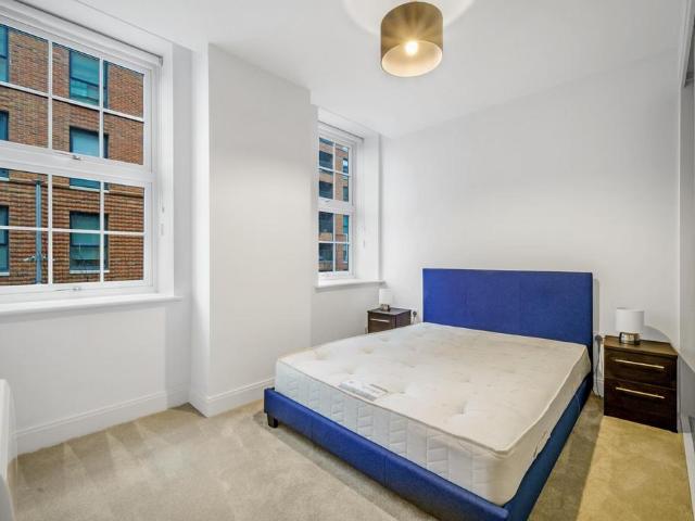 Horlicks Quarter, Slough, London, SL1 2 bed apartment to rent £1,746 pcm £403 pw