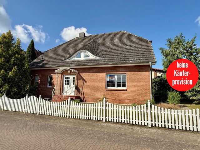 HORN IMMOBILIEN+ 2 km bis Neubrandenburg, großes Einfamilienhaus mit vielen Extras Einliegerwohnung möglich