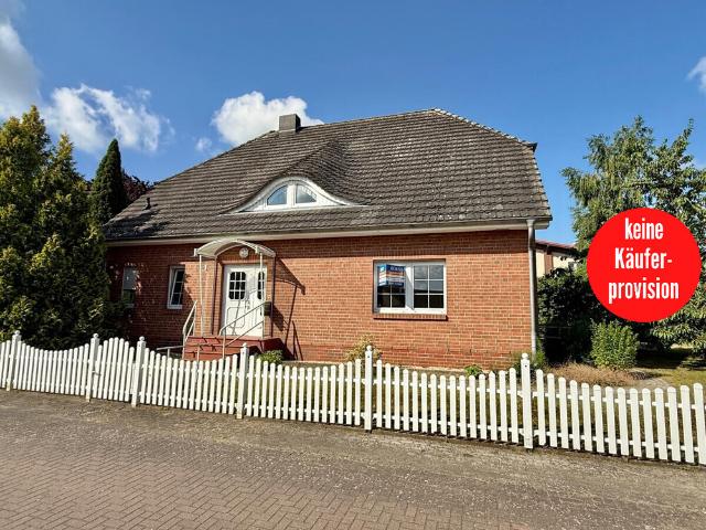 HORN IMMOBILIEN+ 2 km bis Neubrandenburg, großes Einfamilienhaus mit vielen Extras Einliegerwohnung möglich