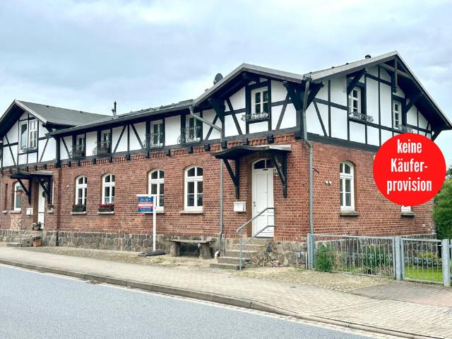 HORN IMMOBILIEN + charmantes Zweifamilienhaus in Klein Helle, nur 15 min bis Neubrandenburg