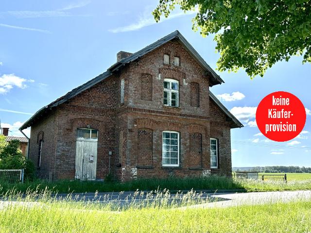 HORN IMMOBILIEN + Chausseehaus in Alleinlage bei Friedland