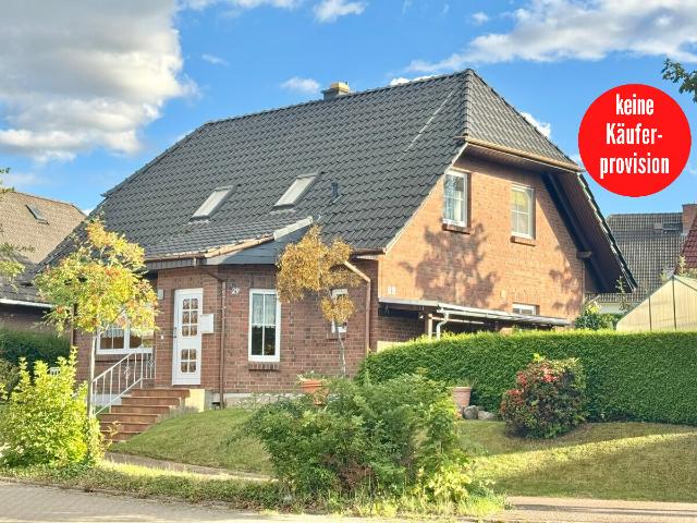 HORN IMMOBILIEN + großes Einfamilienhaus in Groß Nemerow bei Neubrandenburg