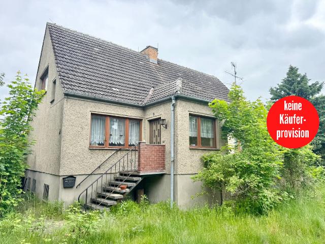HORN IMMOBILIEN + großes Haus 7 Zimmer, mit großem Grundstück in Altentreptow, sanierungsbedürftig