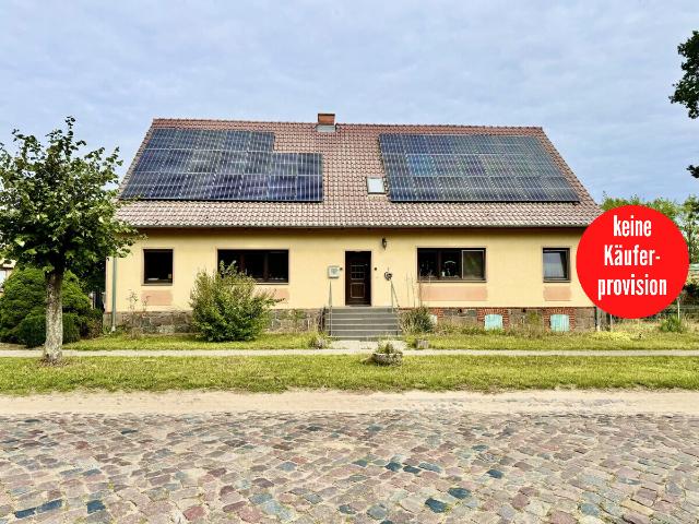HORN IMMOBILIEN + Einfamilienhaus in Nadrensee mit viel Platz, großem Garten, Kamin und PV‑Anlage