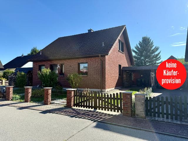 HORN IMMOBILIEN+ Ihlenfeld bei Neubrandenburg, schönes Einfamilienhaus mit Carports und PV Anlage