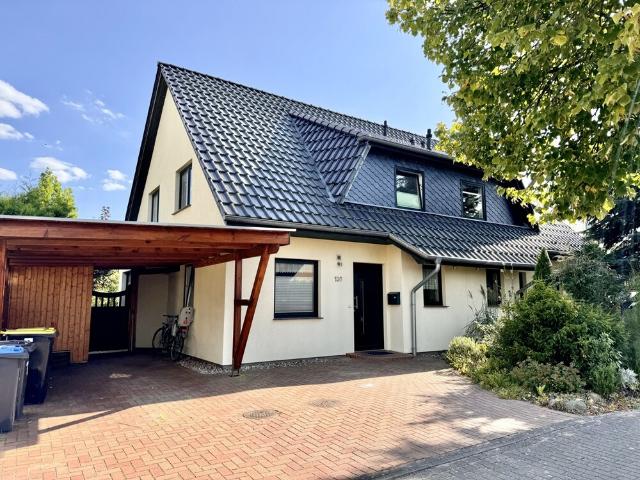 HORN IMMOBILIEN + Neubrandenburg Broda, Doppelhaushälfte mit Carport